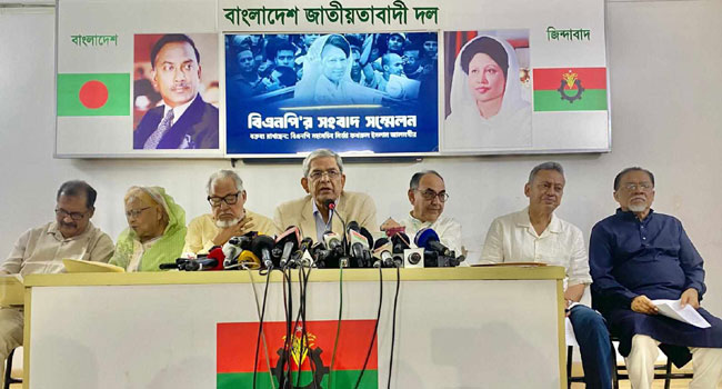 সংবাদ সম্মেলনে বক্তব্য রাখছেন বিএনপি মহাসচিব মির্জা ফখরুল ইসলাম আলমগীর - ছবি : নয়া দিগন্ত