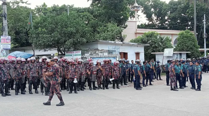 রাজশাহীতে ৪ প্ল্যাটুন বিজিবি মোতায়েন। ছবি : কালবেলা