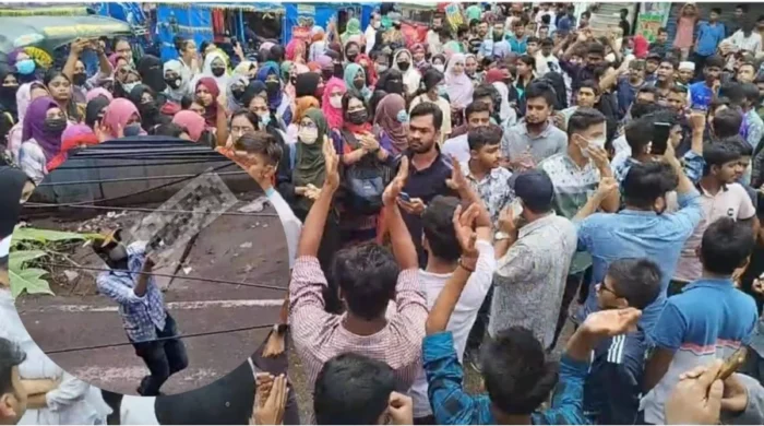 কুমিল্লায় ৮ শিক্ষার্থী গুলিবিদ্ধ সাংবাদিক সহ ২৫ জন এর বেশি শিক্ষার্থী আহত