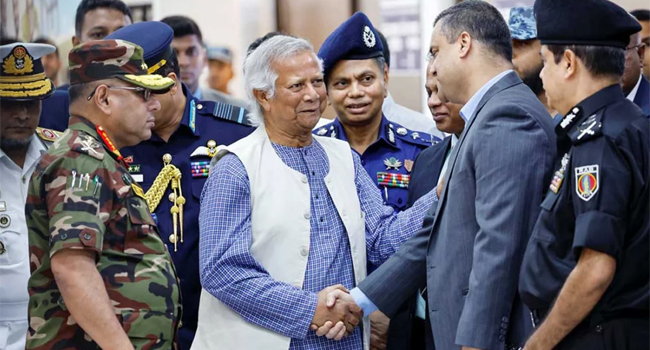 আইনশৃঙ্খলা ফিরিয়ে আনা হবে প্রথম কাজ : দেশে ফিরে ড. ইউনূস