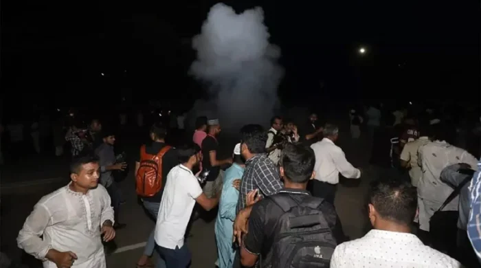 বঙ্গভবনের সামনে সাউন্ড গ্রেনেড বিস্ফোরণ, সাংবাদিকসহ আহত ৫