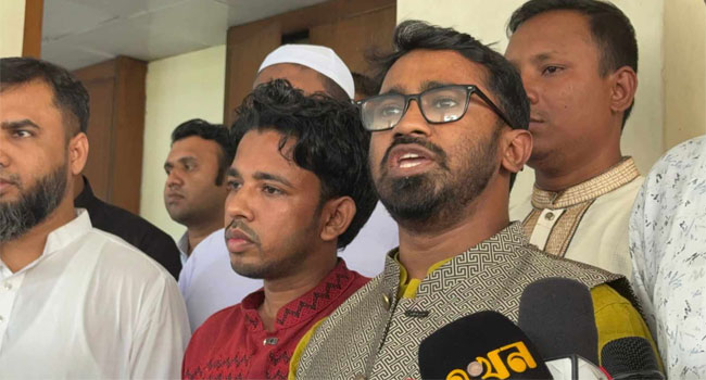 কথা বলছেন মোহাম্মদ রাশেদ খান