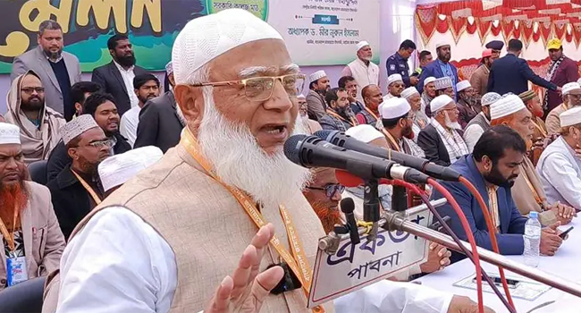 নাটোরে কর্মী সম্মেলনে বক্তব্য দিচ্ছেন ডা. শফিকুর রহমান