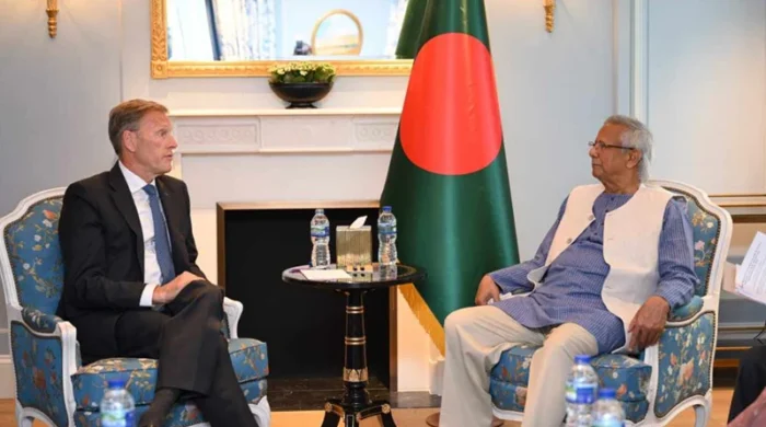 প্রধান উপদেষ্টার সঙ্গে এয়ারবাসের এক্সিকিউটিভ ভাইস প্রেসিডেন্টের সাক্ষাৎ। ছবি: সংগৃহীত